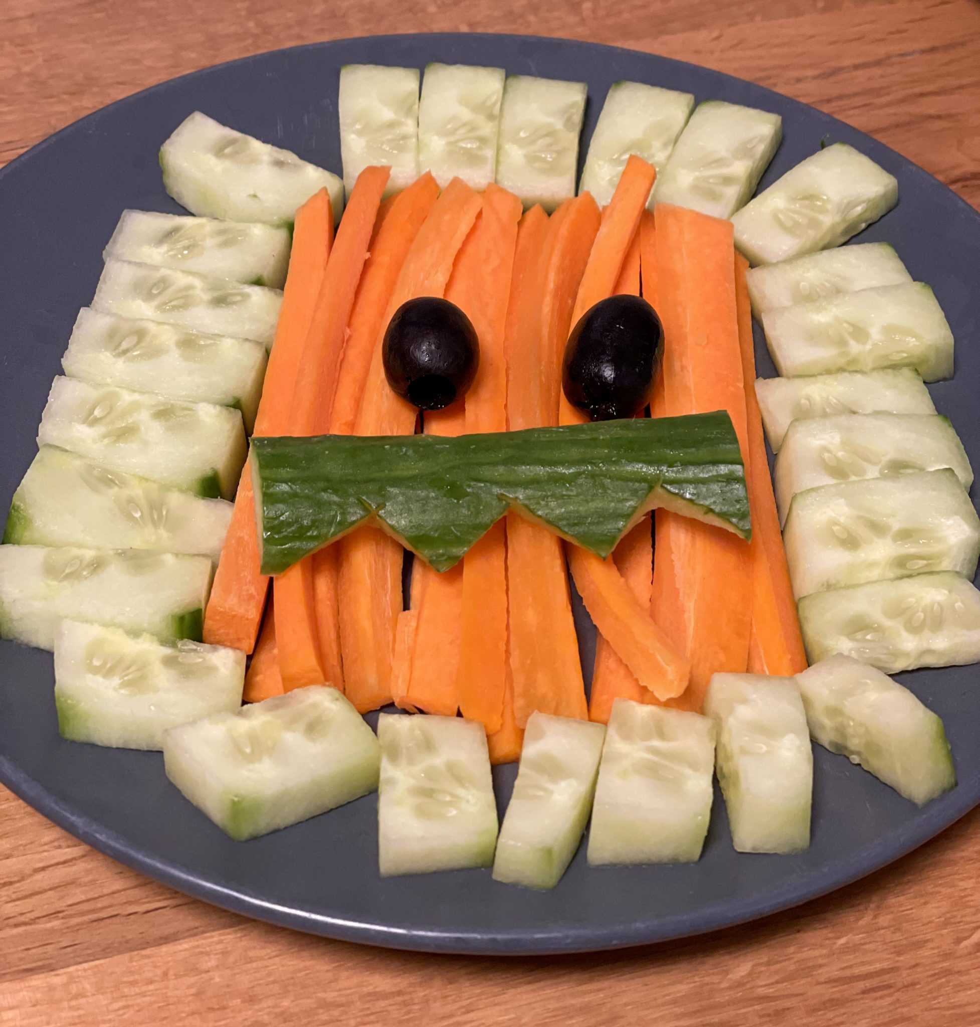 Gruseliges Buffet zu Halloween - kinderleicht & superlecker – Raus im Walde Gruseliges Buffet zu Halloween - kinderleicht & superlecker – Raus im Walde