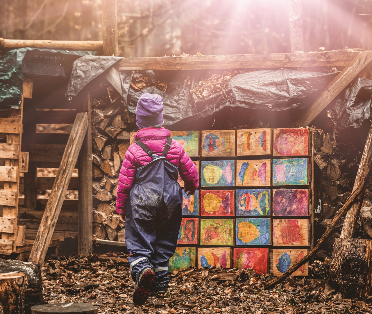 Der große Übergangs-Guide: Kleidung für Frühling & Herbst im Wald