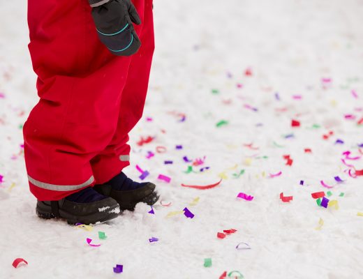 Fasching im Wald: So wird die Matschhose zum Superhelden-Kostüm (Ohne Frieren!)