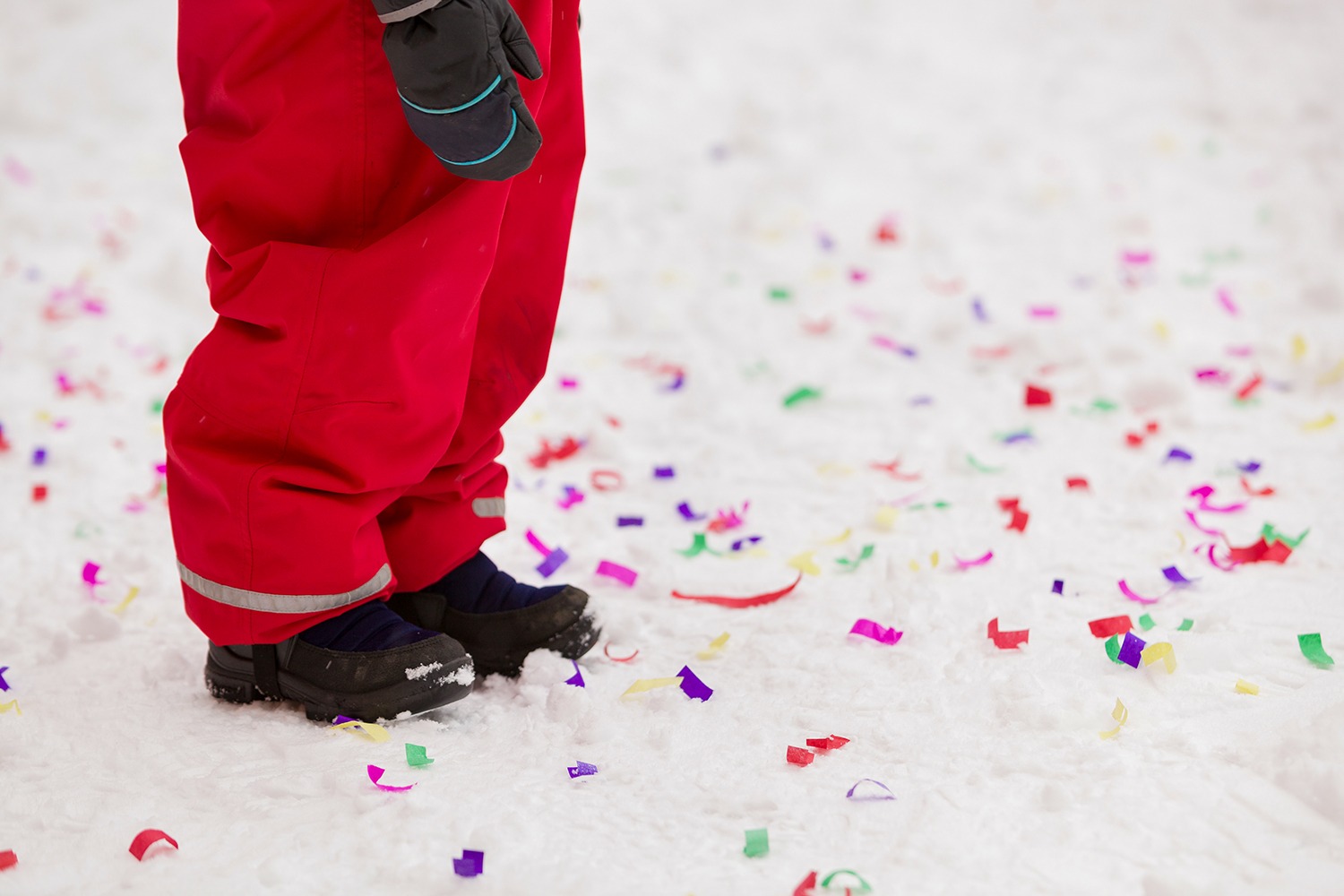 Fasching im Wald: So wird die Matschhose zum Superhelden-Kostüm (Ohne Frieren!)