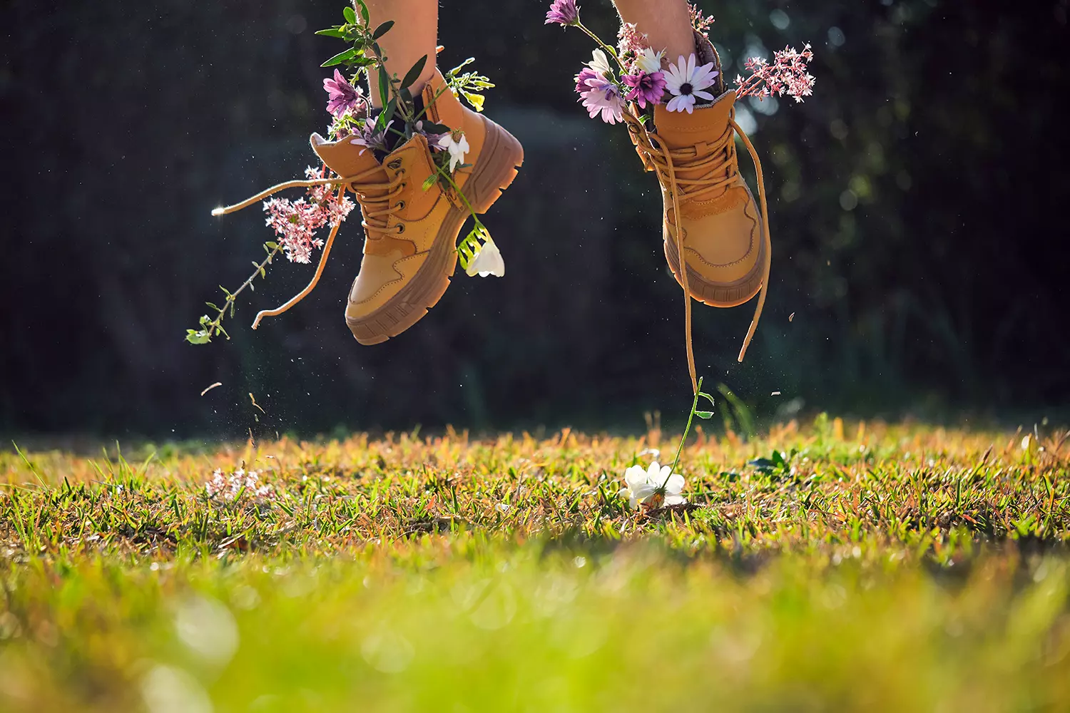 Kinder-Wanderschuhe von Decathlon im Praxistest im Wald.